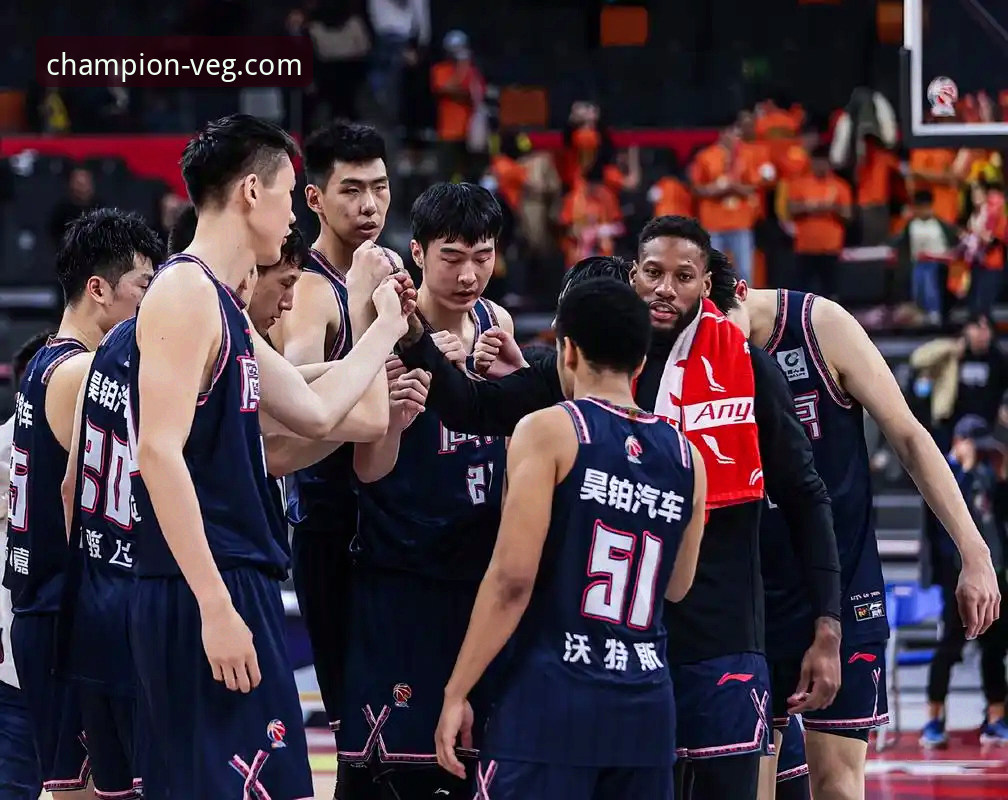 冠军白菜网海量游戏 揭秘上海男篮十二连胜背后的战术密码与冠军气质